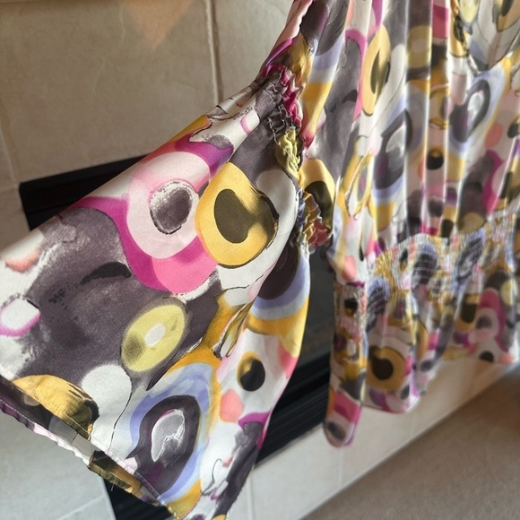 Essentials by Milano v-neck blouse with watercolor abstract pastel - Picture 4 of 6